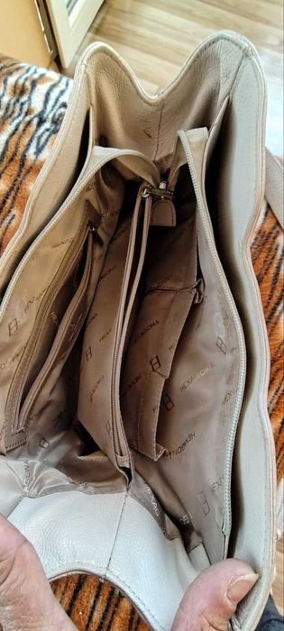 Продавам дамски чанти естествена кожа