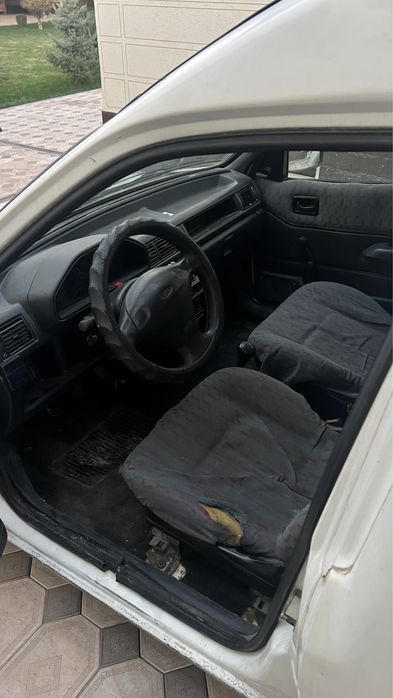 Ford Courier сотилади (бензин) на ходу