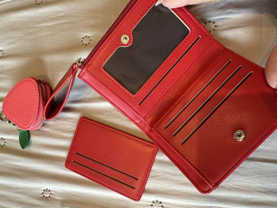 Дамско червено портмоне