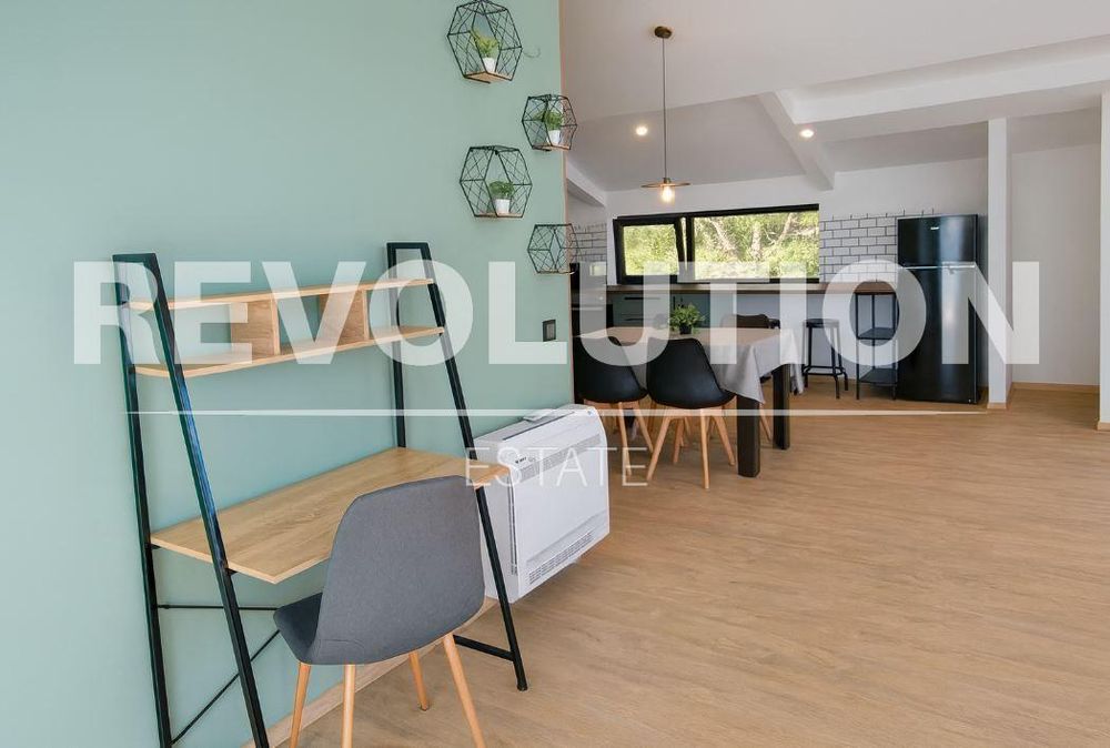 Дава се под наем Четиристаен апартамент в к.к. Св.Св. Константин и Елена - 100 кв.м за 1100 € - Снимка #3