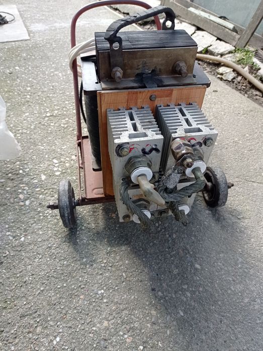 Aparat de sudură cu robot de pornire