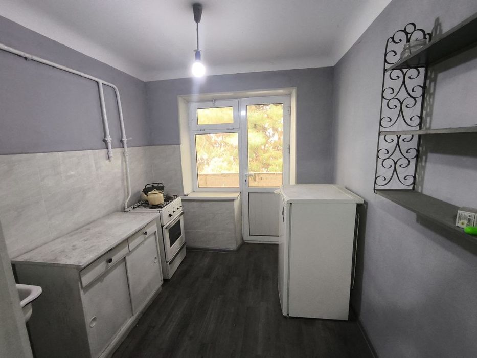 Фаргона давлат Университет ёнида 1 хонали квартира зудлик билан сотила