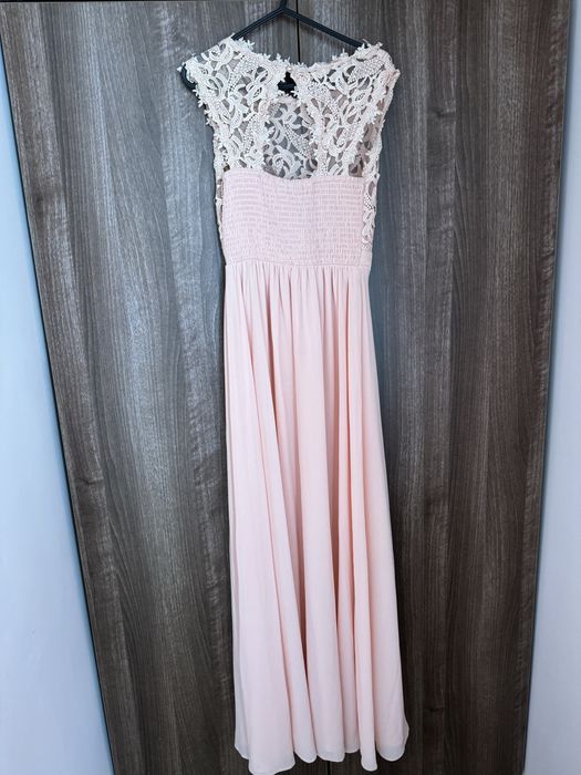 Дълга рокля в прасковено розов цвят