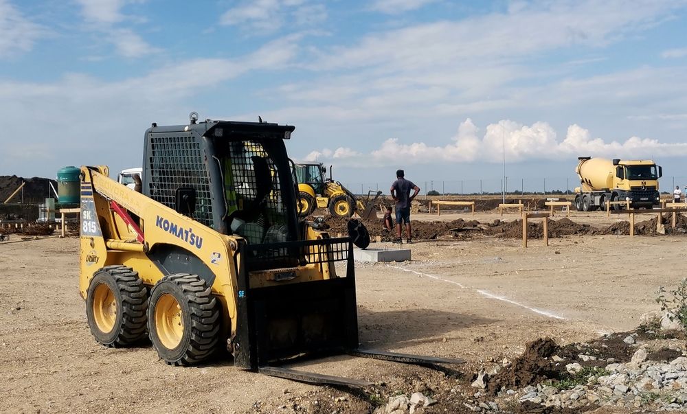 De închiriat/prestări servicii cu miniincarcator tip bobcat