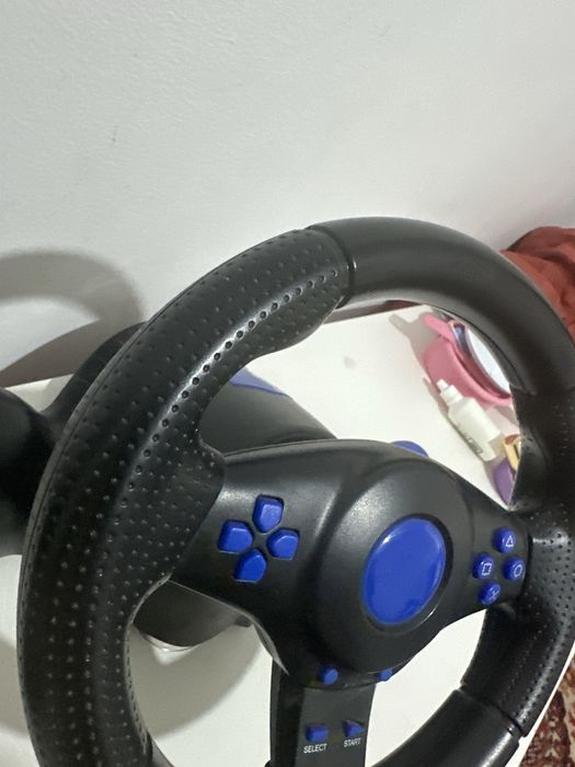 Продаю игровой руль GT-V7