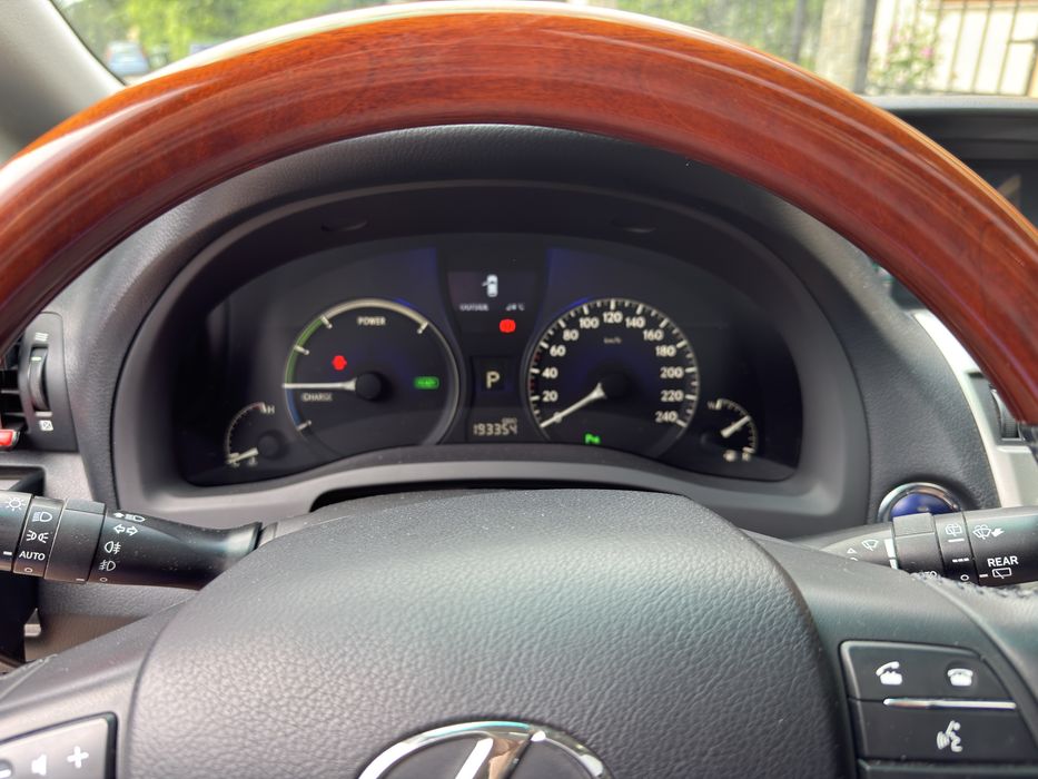 Lexus RX 450h 2011г 196500км