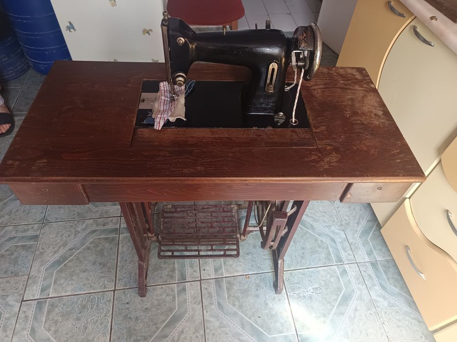 Mașina de cusut  UMC