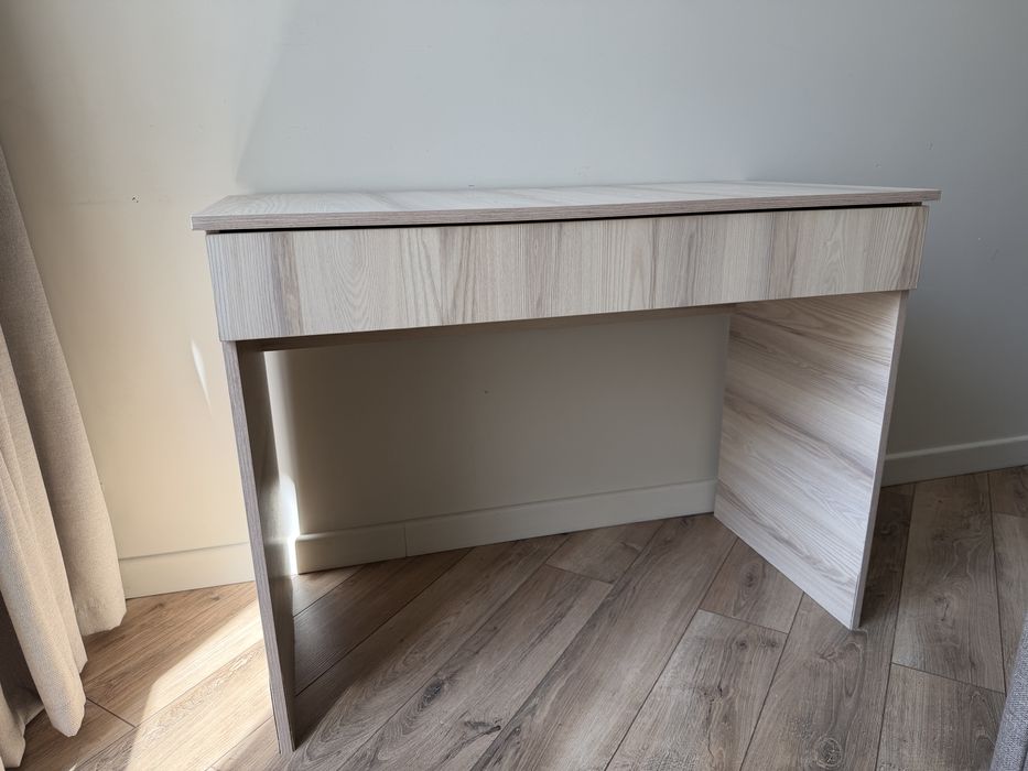 Стильный письменный стол, почти новый