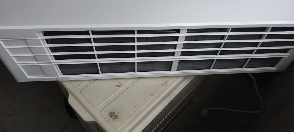 Продавам климатик на части