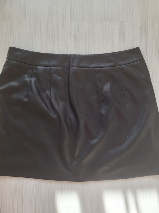 Кожена пола Bershka ,блуза PauseJeans