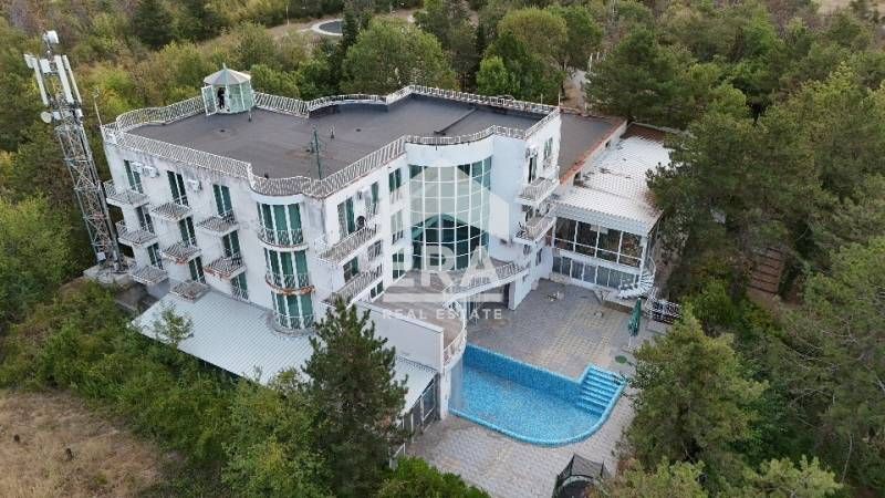 Продава се Хотел в Павликени - 1262 кв.м за 951 €/кв.м - Снимка #1