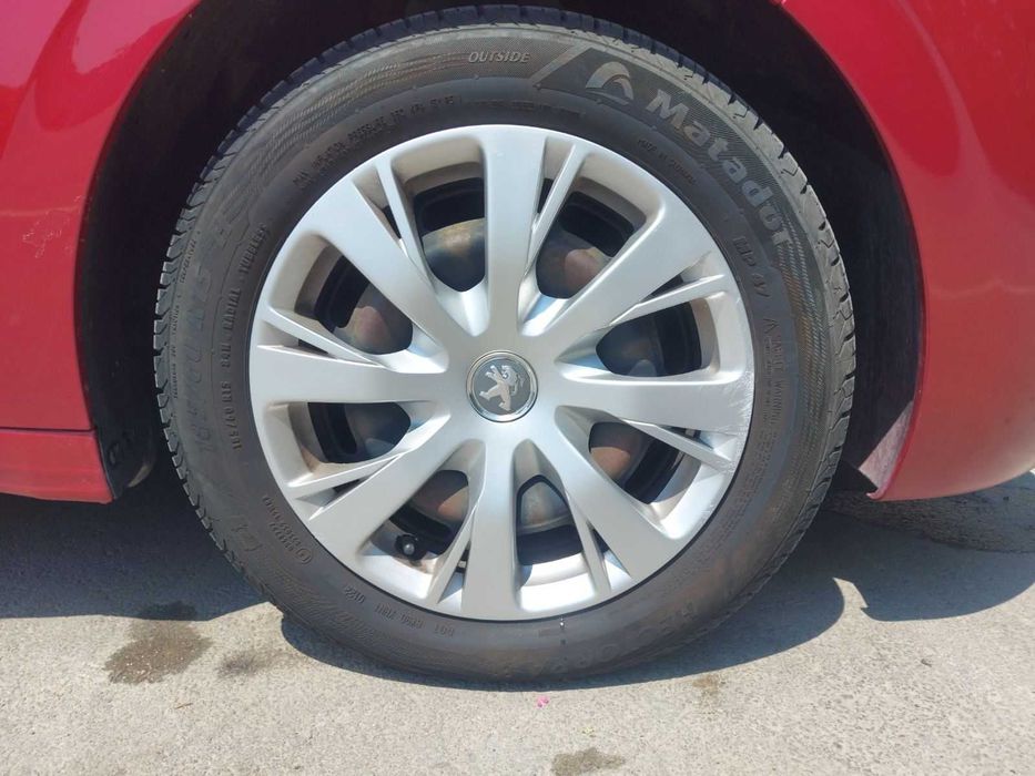 Peugeot 208 1.2 бензин 82к.с  2013г.