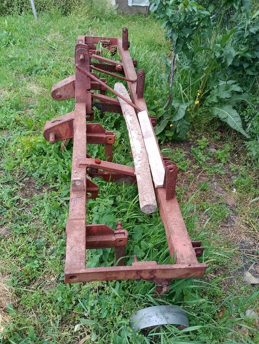 Трактор Т25А с прикачен инвентар