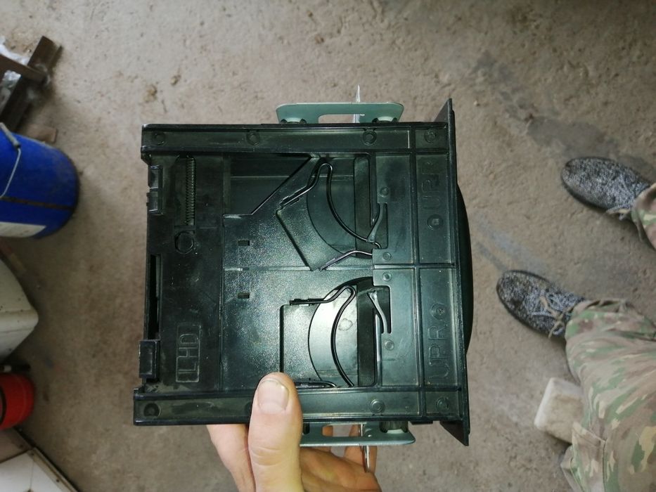 navara d22, suport pahar și radio