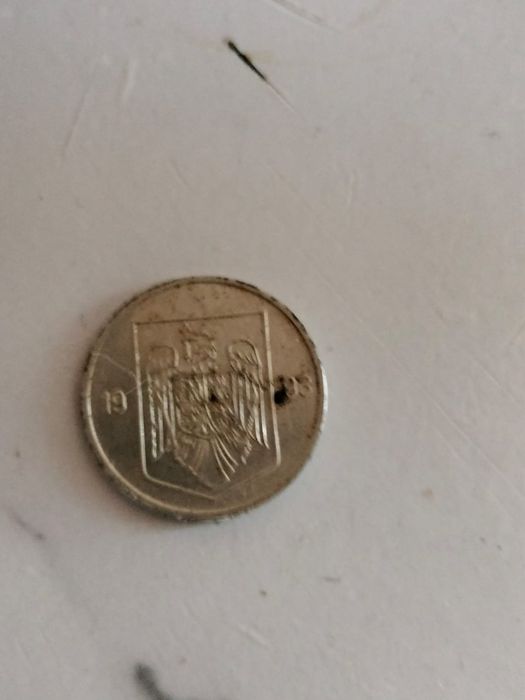 Vând moneda de 1 leu anul 1966 și de 5 lei anul 1993