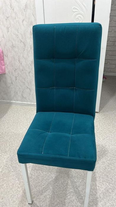 Продам кухонный стол и стулья