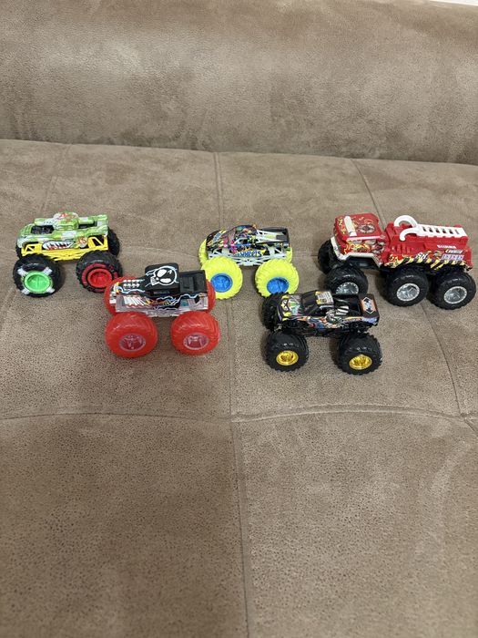 Детски джипове Hot wheels 25€ за 5 броя