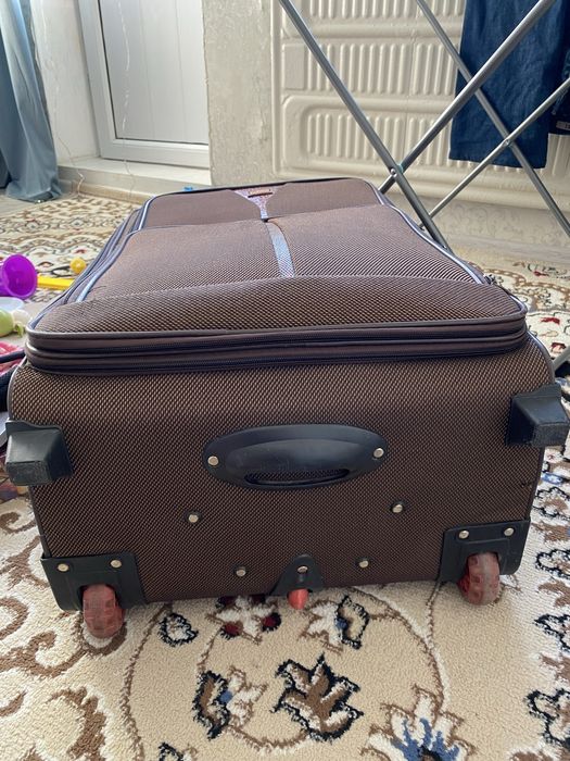 Продам чемодан б/у
