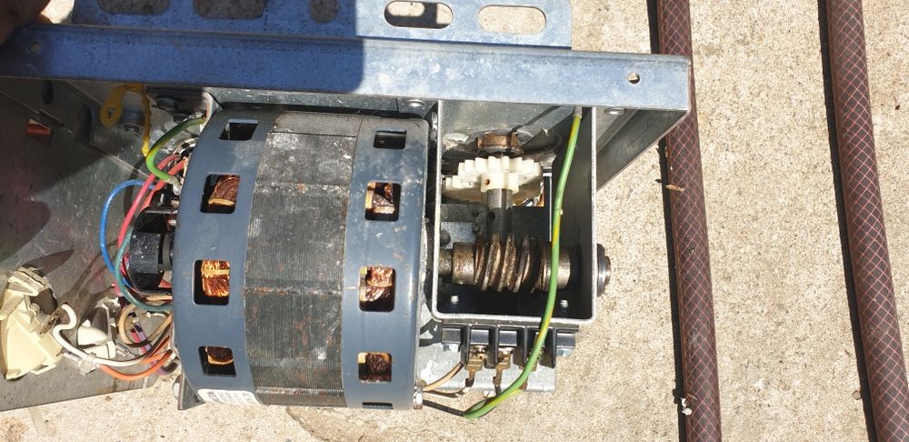 Deschidere ușă garaj electrica