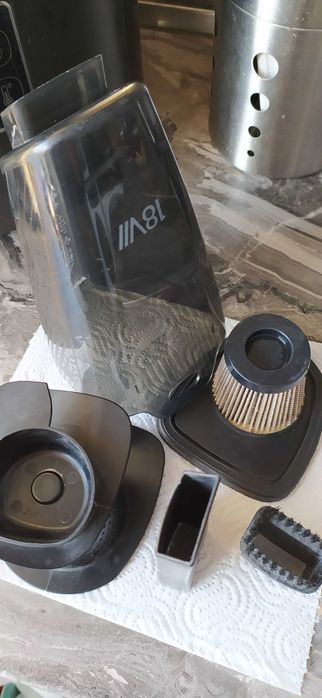 Вертикална безкабелна прахосмукачка 2 в 1, като нова, в гаранция