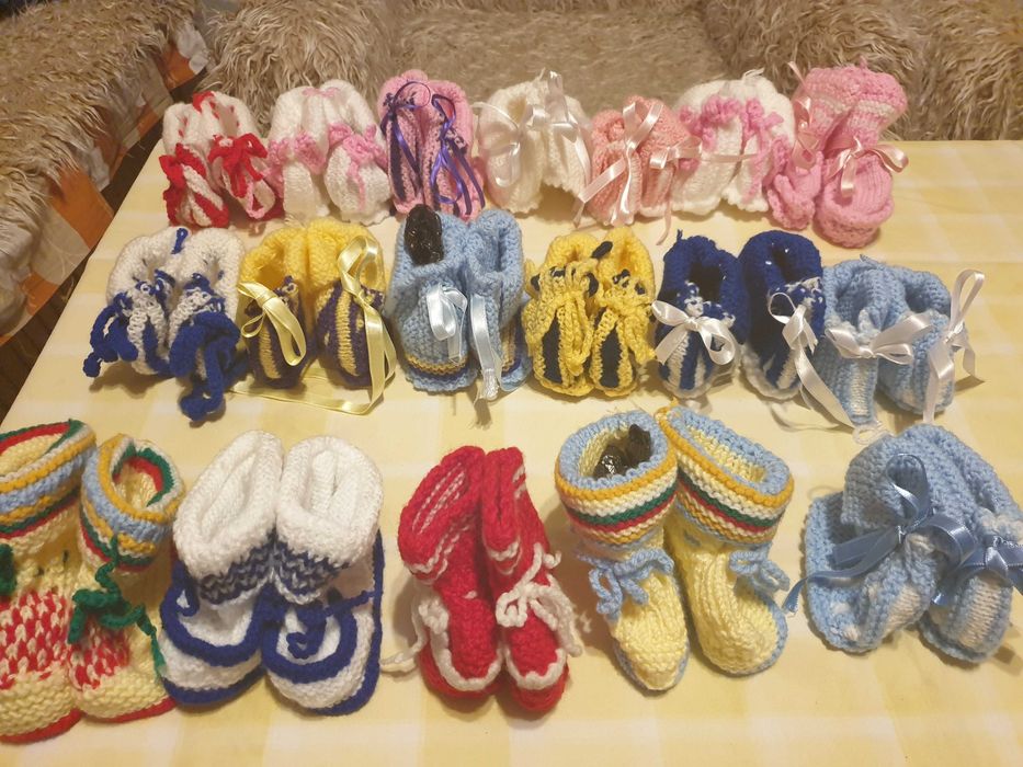 Плетени детски терлици в различни цветове