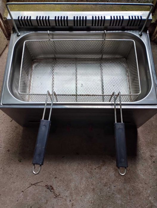 Фритюрник за понички и мекици