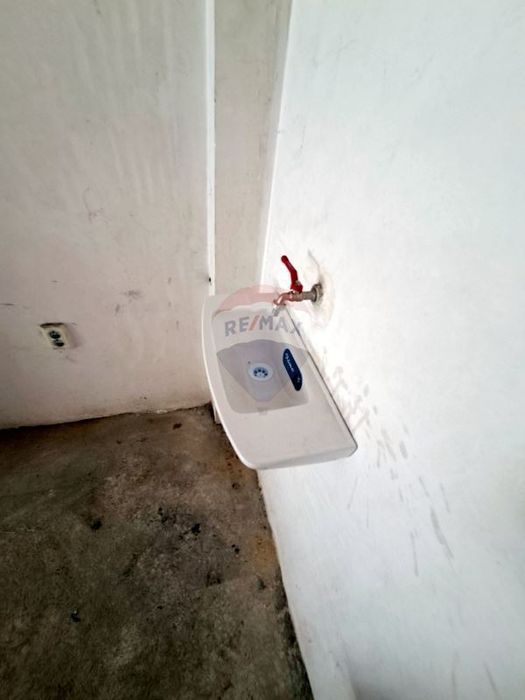 Дава се под наем Гараж / Паркомясто в Варна, Колхозен пазар - 18 кв.м за 204 € - Снимка #7