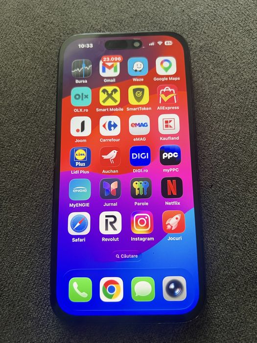 Iphone 15 negru.