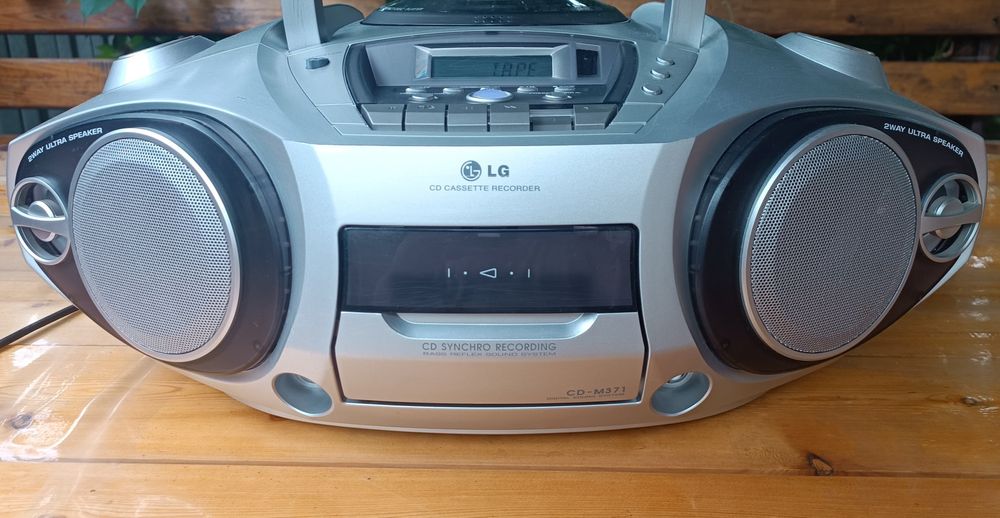 Магнитола Бумбокс LG CD-M371
