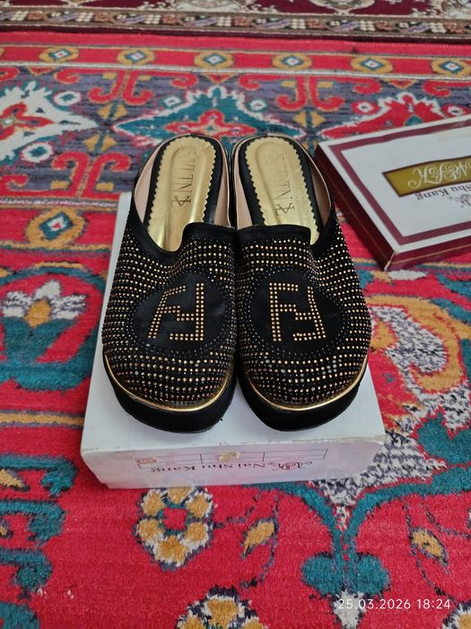 Oyoq kiyim ayollar uchun