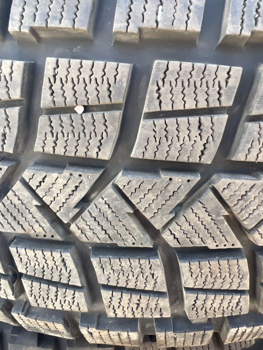 Зимние шины  265/65R17 112Q