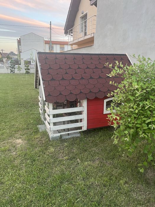 Căsuță de curte de lemn