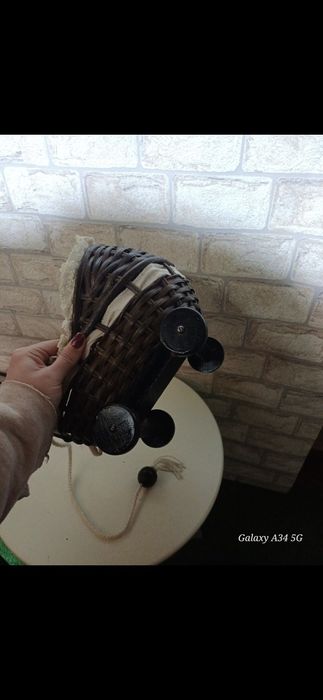 Стара плетена количка за кукла