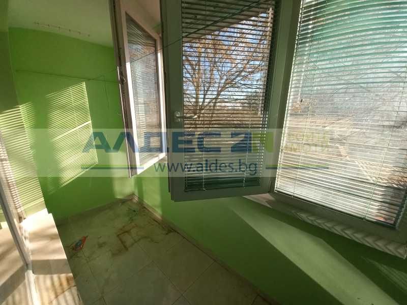 Просторен, непреходен двустаен ап. в Сухата Река!