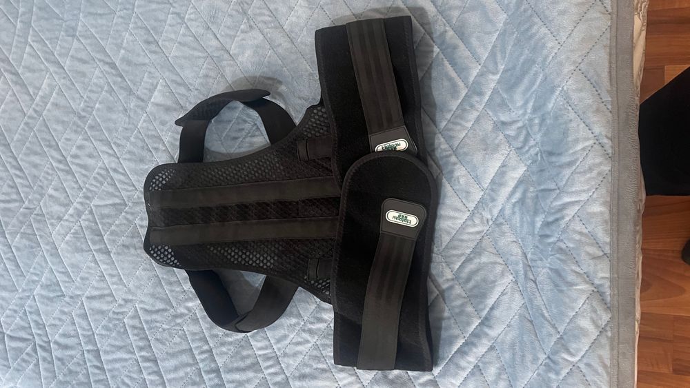 Продам корсет новый