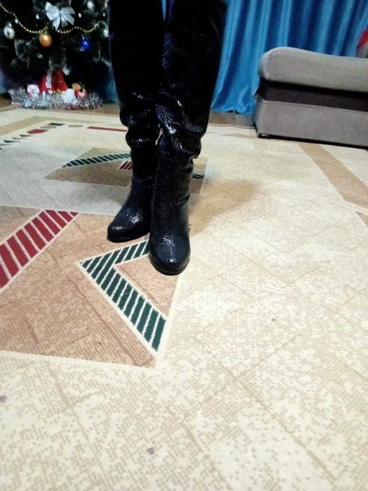 продам шикарные  зимние сапоги