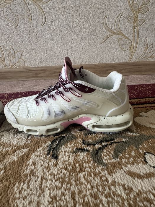 Кроссовки Nike.