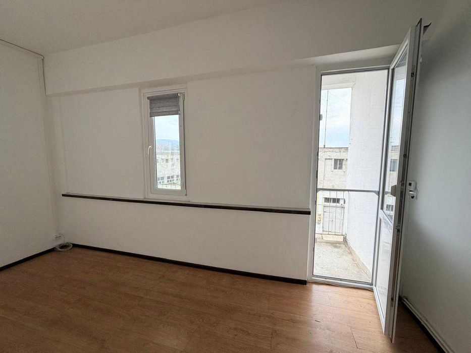 Închiriere birou 22 mp cu balcon