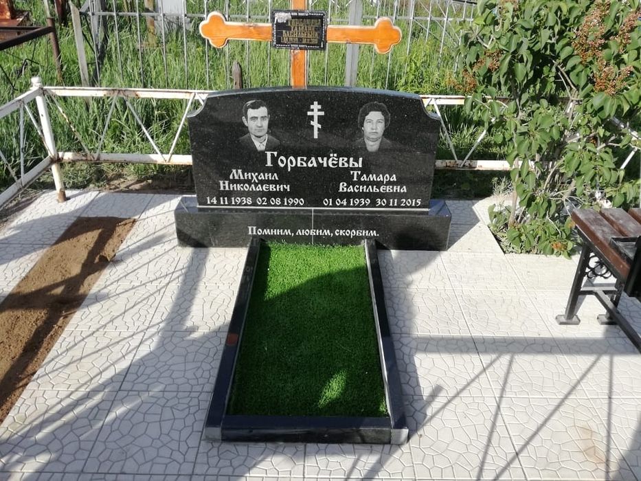 Памятники. Ескерткiш.