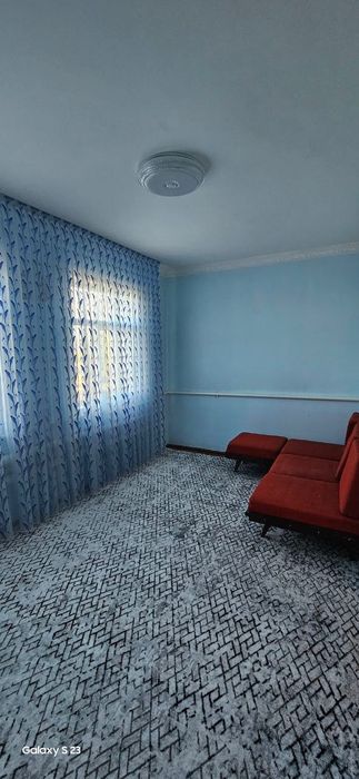 26 мкр, Зор маркет карама карсы жай сатылады.Продается 2х этажный дом.