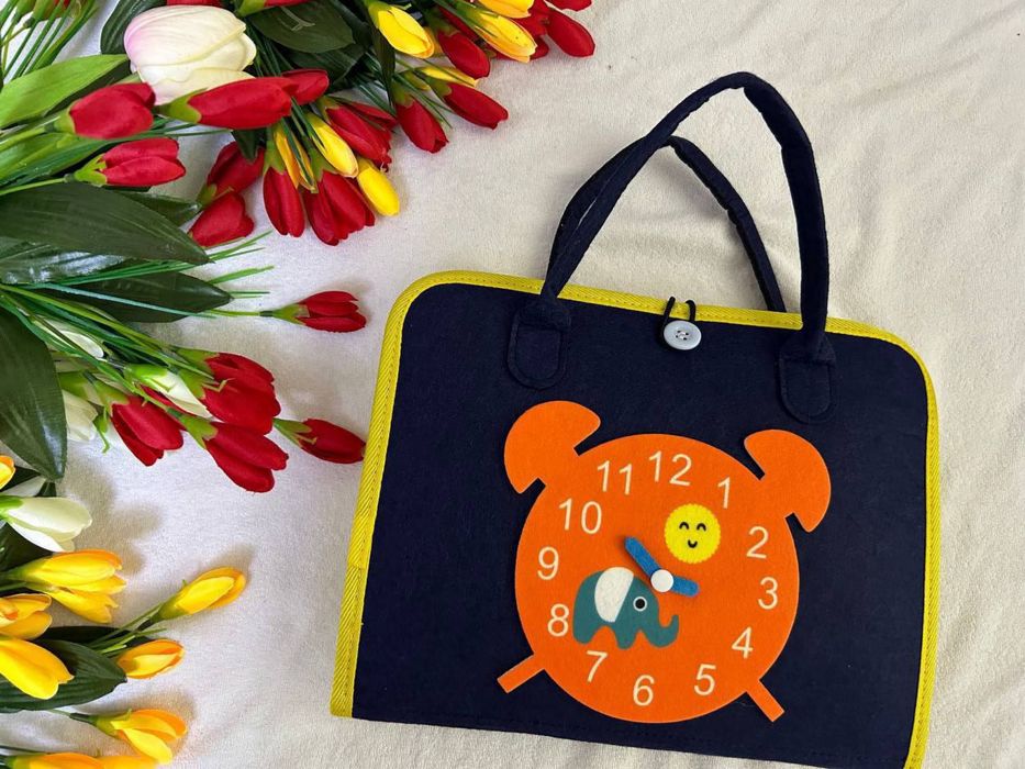 Busy book montessori