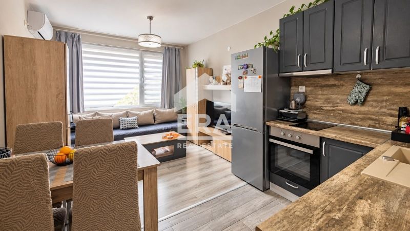 Продава се Двустаен апартамент в Търговище, Център - 43 кв.м за 2442 €/кв.м - Снимка #1