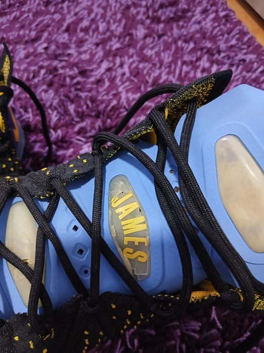 Nike LeBron 18 Dynasty - Minneapolis Lakers


174 €- Mărimea 42,5 Originali