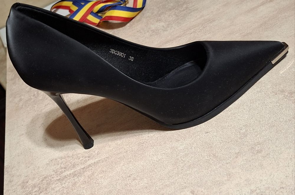 Pantofi stiletto