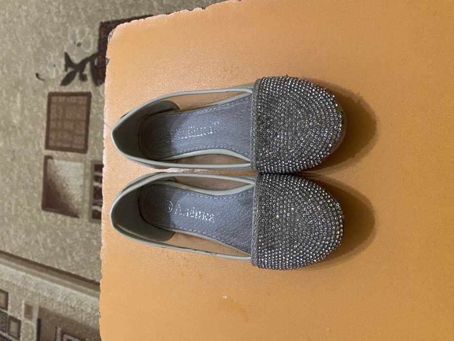 Туфли для девочек и мальчиков