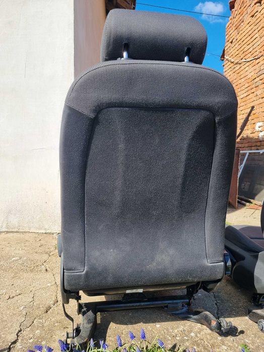 Здравейте! Продавам две предни седалки от Ауди а3, 1.6, 4 врати.