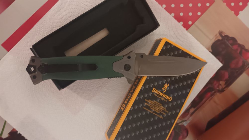 Vând briceag browning