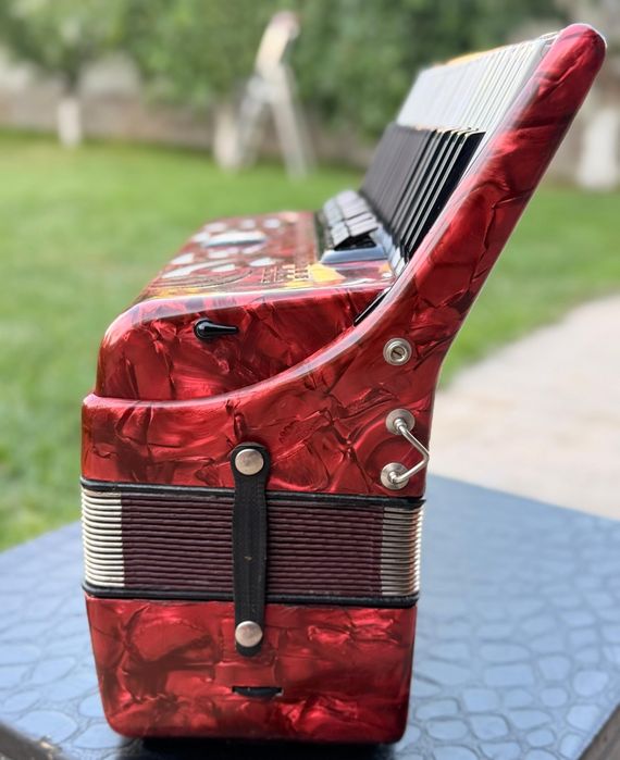 Vând acordeon german Weltmeister  Caprice  120 bași roșu sidef
