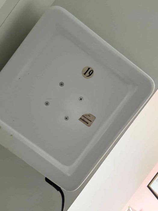 Бюро за маникюр , с вграден прахоуловител и настолна лампа