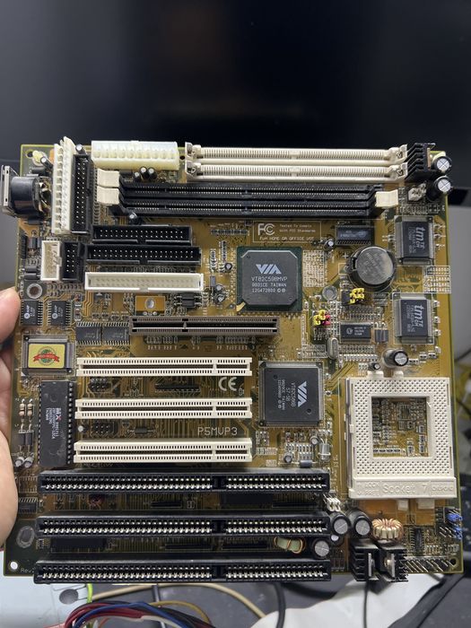 Placă de bază Retro Lucky Tech P5MVP3, Socket 7, AGP/PCI/ISA (Defect/Pentru piese)